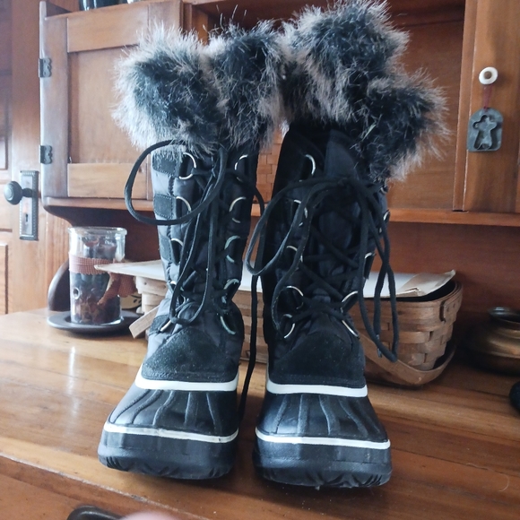 Sorel Snow/Rain Boots - Picture 1 of 9